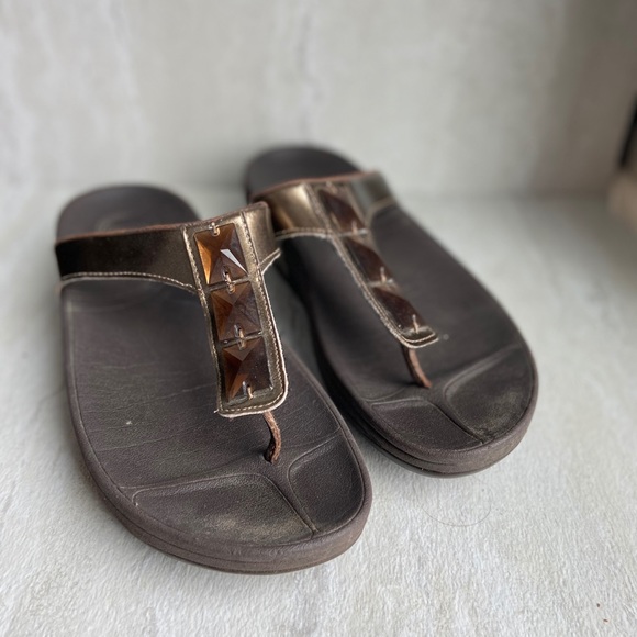 Fitflop Shoes - Fit flop amber copper jeweled thong sandals 7